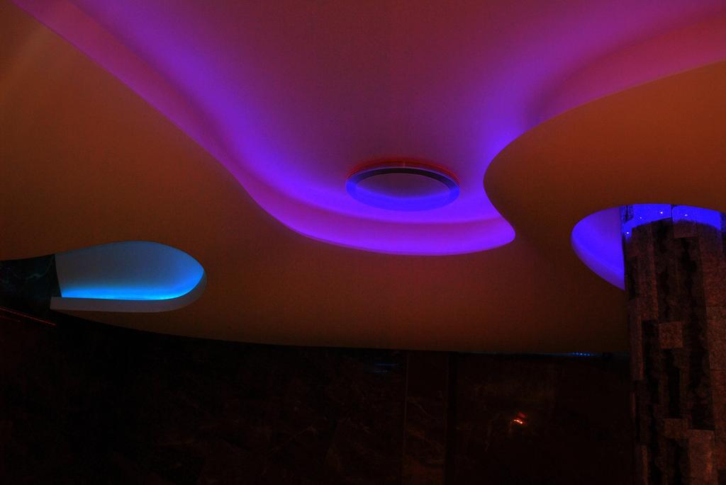 Discret Hotel & Restaurant Vladaya エクステリア 写真