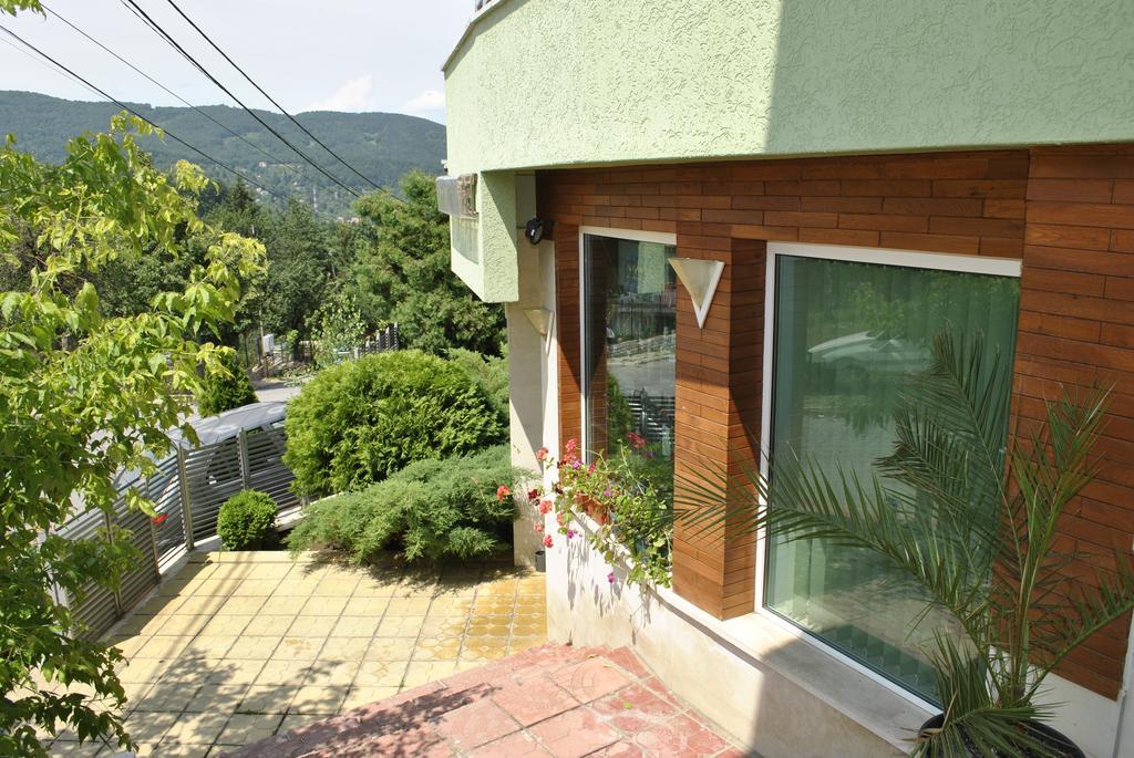 Discret Hotel & Restaurant Vladaya エクステリア 写真