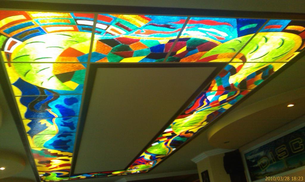 Discret Hotel & Restaurant Vladaya エクステリア 写真