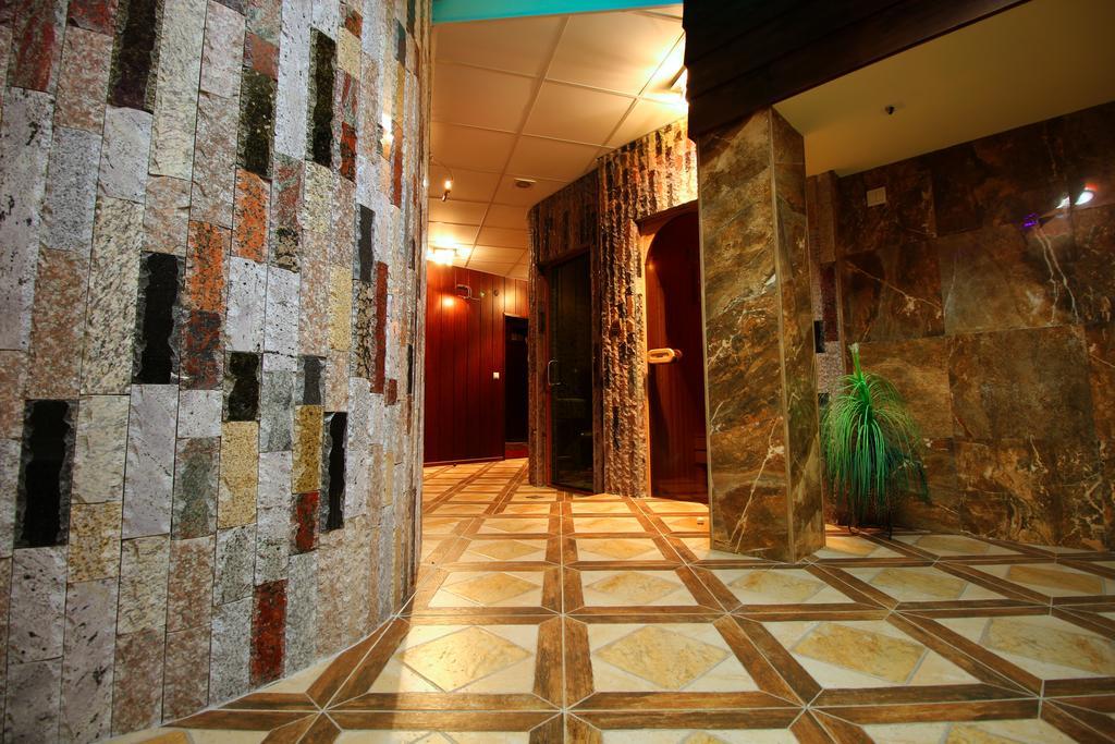 Discret Hotel & Restaurant Vladaya エクステリア 写真