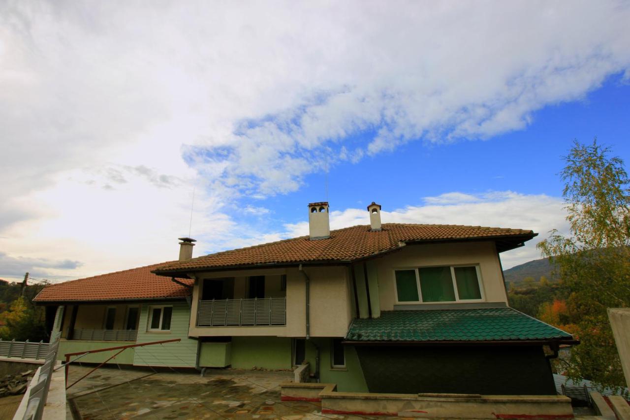 Discret Hotel & Restaurant Vladaya エクステリア 写真