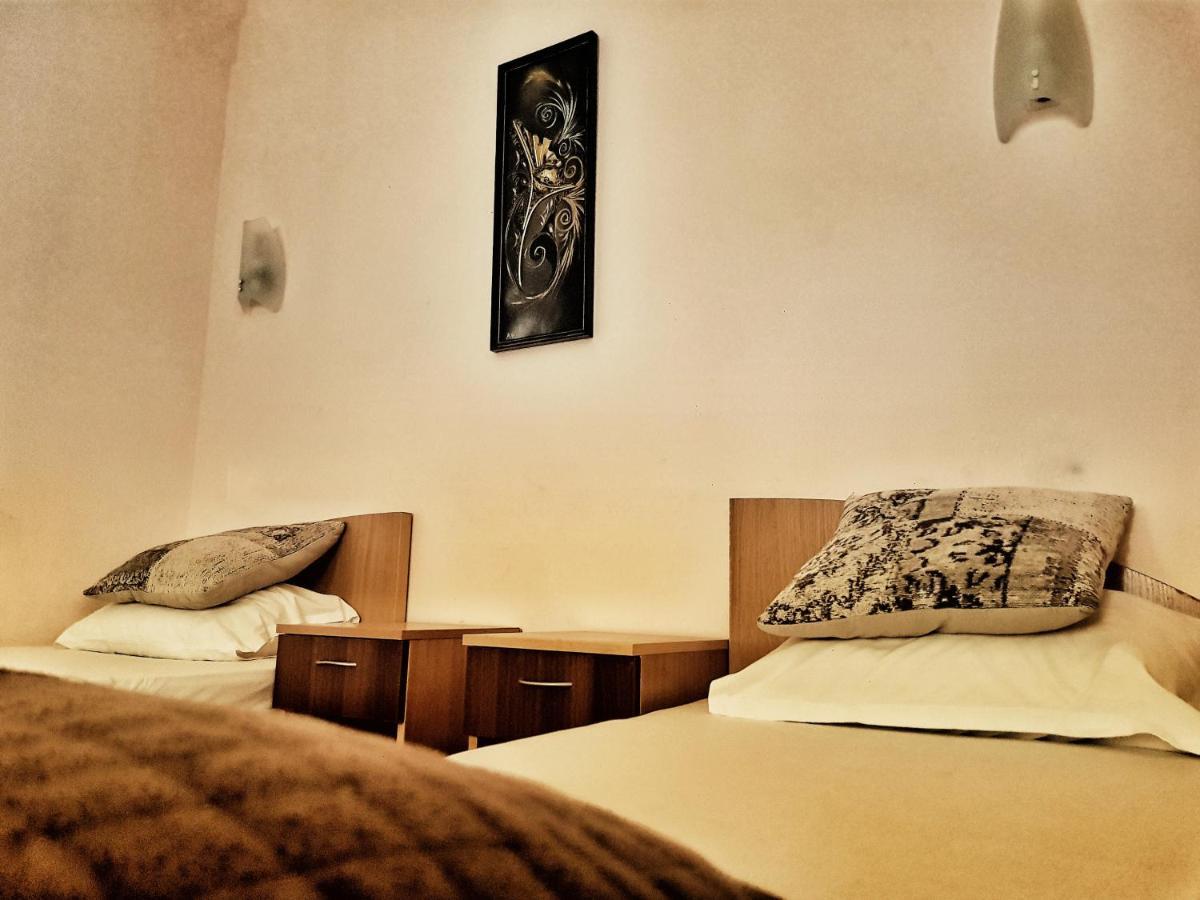Discret Hotel & Restaurant Vladaya エクステリア 写真